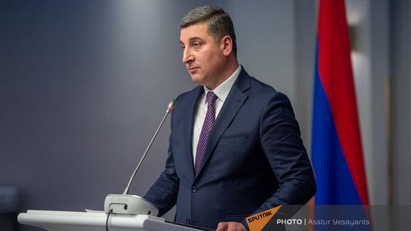 Министр территориального управления и инфраструктуры Гнел Саносян на конференции Настоящее и будущее сферы энергетики Армении (28 ноября 2023). Еревaн - Sputnik Армения