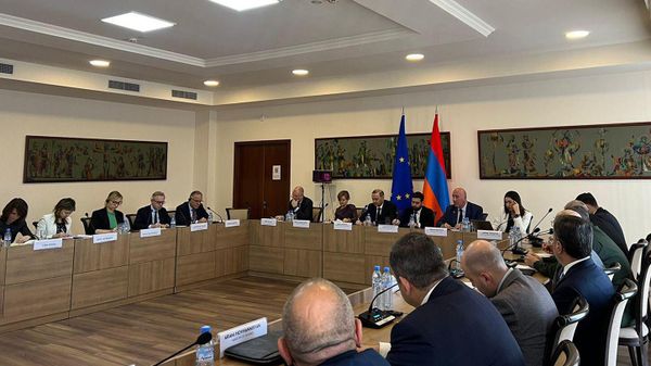 Секретарь Совета безопасности Армен Григорян встретился с членами совместной делегации Европейской службы внешних действий и Европейской комиссии по вопросам соседства и переговоров по расширению, миграции и внутренних дел, исследований и инноваций, генеральных дирекций международного партнерства (28 ноября 2023). Еревaн - Sputnik Армения