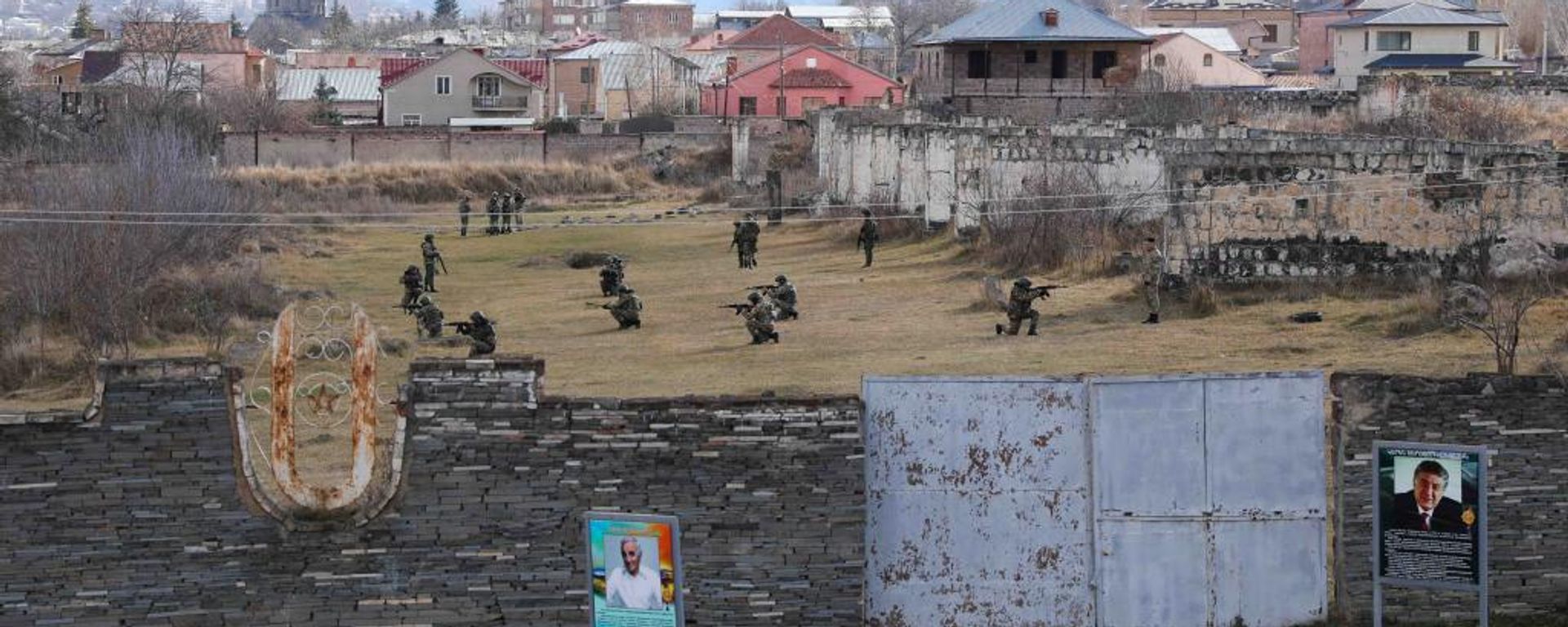 Генпрокурор Анна Вардапетян, в сопровождении военного прокурора Григора Элизбаряна, посетила одну из воинских частей страны (28 ноября 2023). - Sputnik Армения, 1920, 28.12.2023