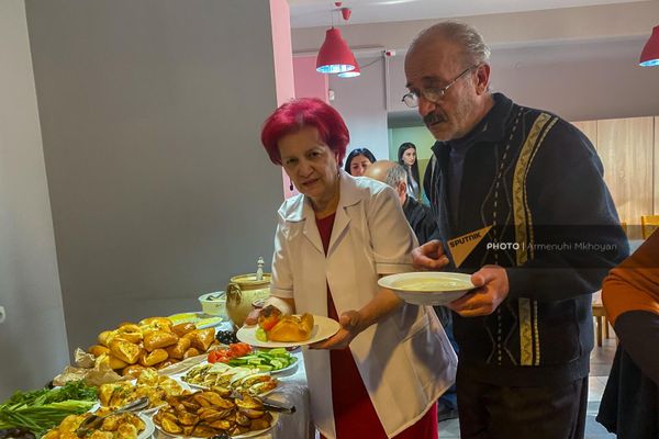 Ֆրանսիական «Լույսը» բարեգործական ճաշարան է բացել Գյումրի տեղափոխված արցախցիների համար - Sputnik Արմենիա