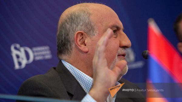 Совместная пресс-конференция министра экономики Армении Ваана Керобяна и философа Нассима Талеба (30 ноября 2023). Еревaн - Sputnik Армения