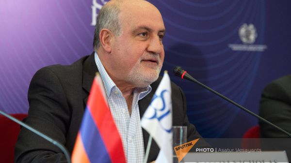 Совместная пресс-конференция министра экономики Армении Ваана Керобяна и философа Нассима Талеба (30 ноября 2023). Еревaн - Sputnik Армения