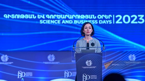Министр ОНКС Жанна Андреасян на церемонии открытия фестиваля Дни науки и бизнеса -2023 (1 декабря 2023). Еревaн - Sputnik Армения