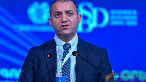 Министр экономики Ваан Керобян на церемонии открытия фестиваля Дни науки и бизнеса -2023 (1 декабря 2023). Еревaн - Sputnik Армения