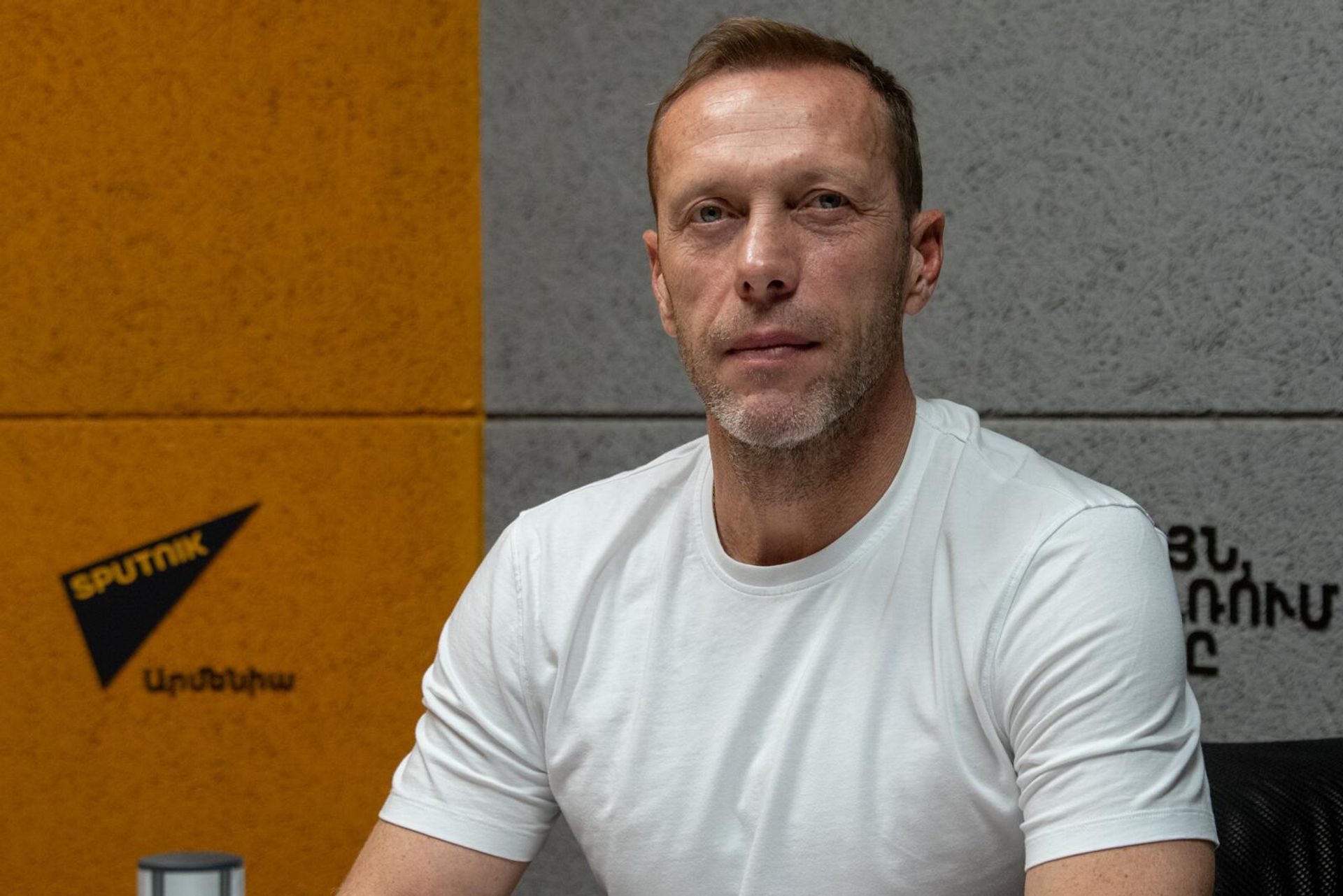 Тренер вратарей Сборной Армении по футболу Роман Березовский в гостях радио Sputnik - Sputnik Արմենիա, 1920, 03.12.2023