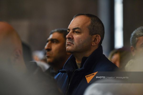 ՀՀ նախակին գլխավոր դատախազ Արթուր Դավթյանը սուրբ պատարագին - Sputnik Արմենիա