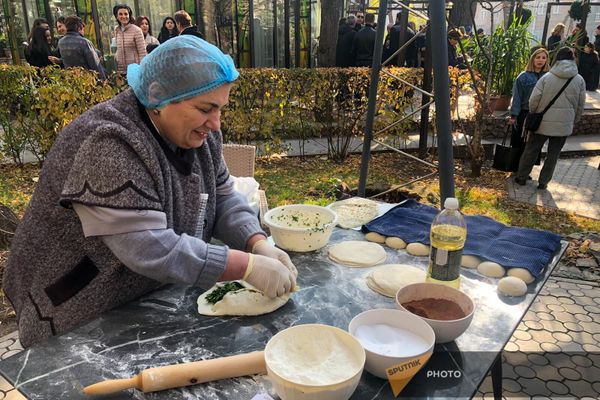 Арт-ярмарка по поводу возрождения степанакертского культурного центра и кафе Tumanyan's ART - Sputnik Армения