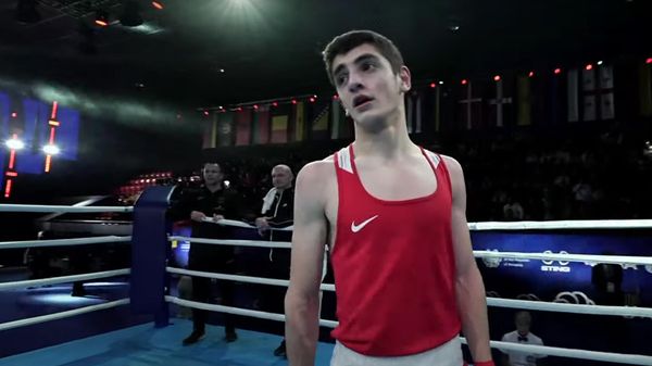 Вагаршак Кеян после боя с Эмалем Хамдамом из Германии время финальных поединков молодежного чемпионата мира по боксу (3 декабря 2023). Еревaн - Sputnik Армения