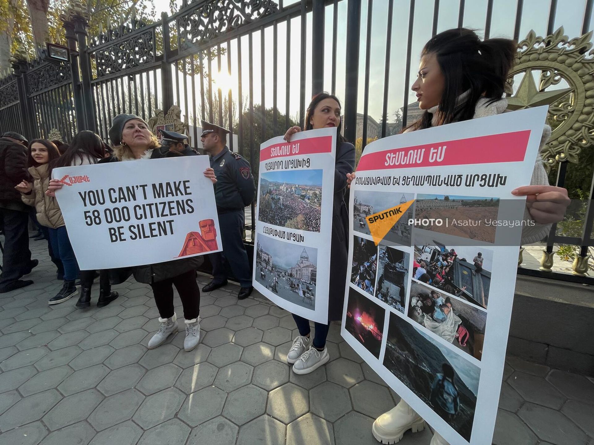 Сторонники Айакве проводят акцию протеста у здания НС, требуя принятия законопроекта (4 декабря 2023). Еревaн - Sputnik Արմենիա, 1920, 04.12.2023
