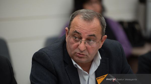 Арцвик Минасян на обсуждении проекта Айакве в комиссии НС по государственно-правовым вопросам (4 декабря 2023). Еревaн - Sputnik Армения
