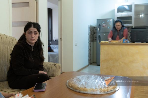 Берта Шахраманян со своей матерью Зарине Берта Шахраманян со своей матерью Зарине - Sputnik Армения