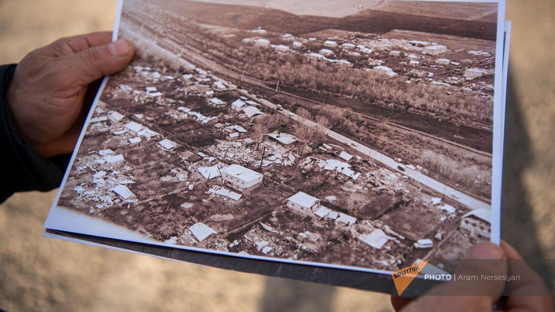 Фотография деревни Налбанд (ныне Ширакамут) на 3-й день после землетрясения Фотография деревни Налбанд (ныне Ширакамут) на 3-й день после землетрясения - Sputnik Армения, 1920, 07.12.2023