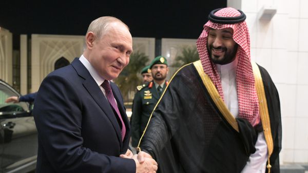 Президент РФ Владимир Путин и наследный принц, председатель Совета министров Саудовской Аравии Мухаммед бен Сальман Аль Сауд во время встречи во дворце Каср Аль-Ватан (6 декабря 2023). Абу-Даби - Sputnik Армения