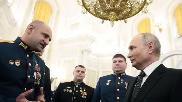 Президент РФ В. Путин вручил Героям России медали Золотая Звезда - Sputnik Армения