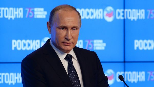 Президент РФ Владимир Путин выступает на форуме Новая эпоха журналистики: прощание с мейнстримом в Международном мультимедийном пресс-центре МИА Россия сегодня (7 декабря 2016). Москва - Sputnik Армения