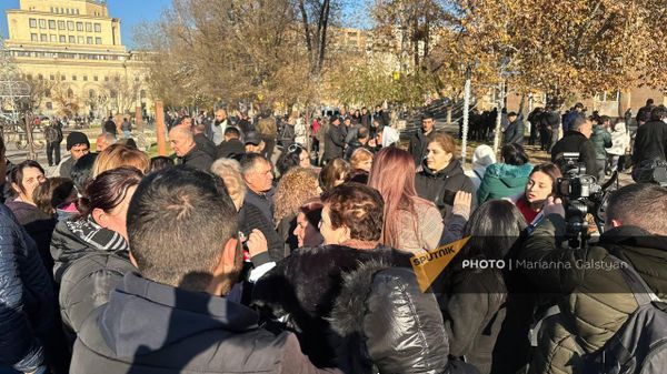 Акция представителей рыбоводческих хозяйств из Араратской области (11 декабря 2023). Еревaн - Sputnik Армения