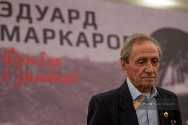 Презентация книги Эдуарда Маркарова Футбол с улыбкой (12 декабря 2023). Еревaн - Sputnik Армения