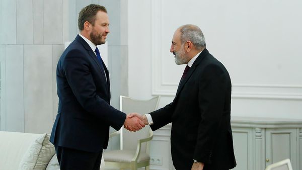 Премьер-министр Никол Пашинян принял делегацию, возглавляемую министром иностранных дел Эстонии Маргусом Цахкнаем (13 декабря 2023). Еревaн - Sputnik Армения