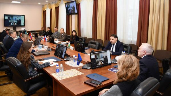 В Секретариате ОДКБ состоялись очередные консультации руководителей пресс-служб министерств иностранных дел на тему: О практических направлениях взаимодействия пресс-служб МИД государств – членов ОДКБ (13 декабря 2023). Москва - Sputnik Армения
