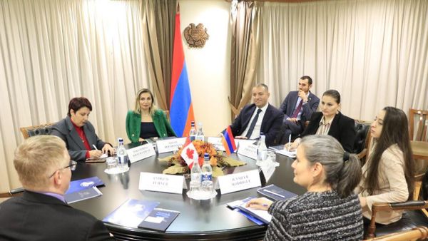 Վահան Քերոբյանն ընդունել է ՀՀ–ում Կանադայի  դեսպանին - Sputnik Արմենիա