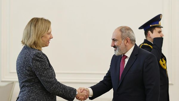 Քրիստինա Քվինը և Նիկոլ Փաշինյանը - Sputnik Արմենիա