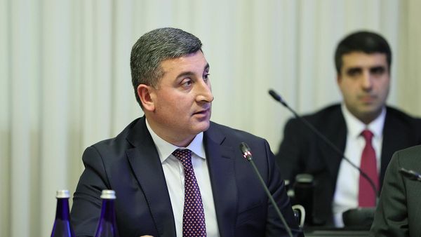 Министр территориального управления и инфраструктуры Гнел Саносян на очередном заседании правительства Армении (14 декабря 2023). Еревaн - Sputnik Армения