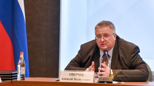 Заместитель Председателя Правительства РФ Алексей Оверчук на заседании армяно-российской межправительственной комиссии (15 декабря 2023). Еревaн - Sputnik Армения