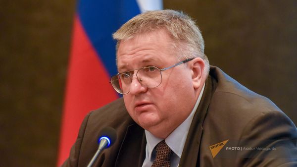 Заместитель Председателя Правительства РФ Алексей Оверчук на заседании армяно-российской межправительственной комиссии (15 декабря 2023). Еревaн - Sputnik Армения