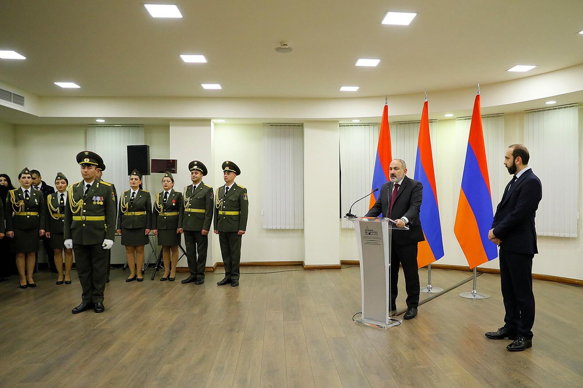 Премьер-министр Никол Пашинян принял участие в приеме, организованном в Министерстве иностранных дел по случаю Нового года и Рождества (18 декабря 2023). Еревaн - Sputnik Արմենիա, 1920, 18.12.2023