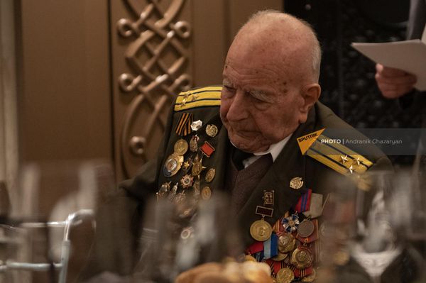 Участник ВОВ, разведчик четырех континентов Петрос Петросян на мероприятии по случаю его 100-летия (19 декабря 2023). Еревaн - Sputnik Армения