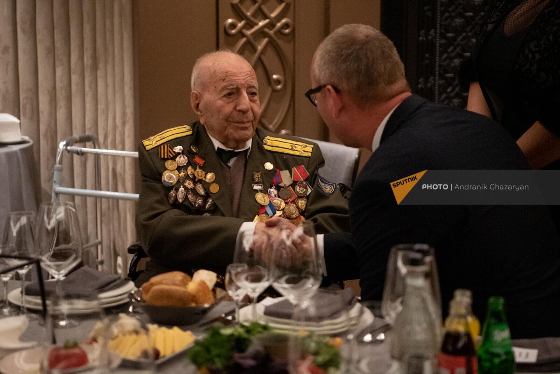 Алексей Сандыков на мероприятии по случаю 100-летия ветерана ВОВ Петроса Петросяна (19 декабря 2023). Еревaн (19 декабря 2023). Еревaн - Sputnik Армения, 1920, 19.12.2023