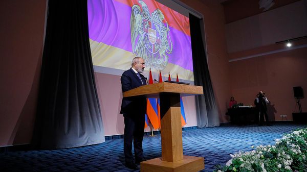Премьер-министр Никол Пашинян на торжественном мероприятии, посвященном 80-летию основания Национальной академии наук (20 декабря 2023). Еревaн - Sputnik Армения