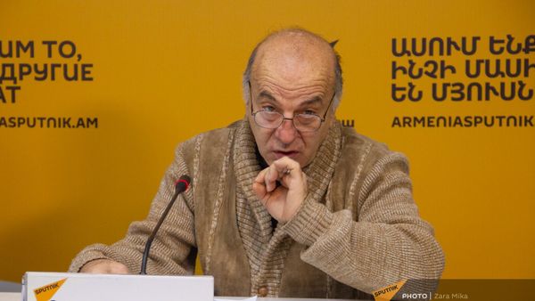 Доктор экономических наук, профессор Татул Манасерян на пресс-конференции на тему: Армения в ЕАЭС: текущие результаты и обозримые перспективы (26 декабря 2023). Еревaн - Sputnik Армения