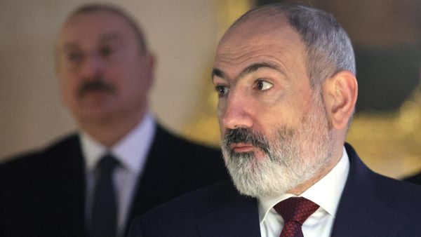 Премьер-министр Армении Никол Пашинян на экскурсии по Екатерининскому дворцу музея-заповедника Царское Село (26 декабря 2023). Санкт-Петербург - Sputnik Армения