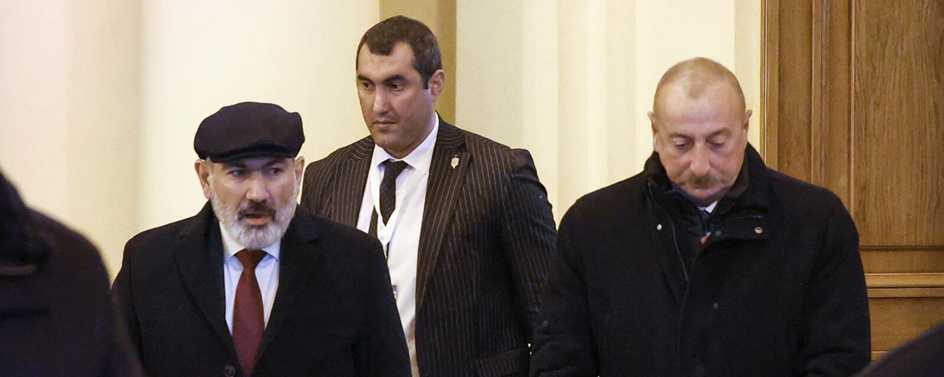Премьер-министр Армении Никол Пашинян и президент Азербайджана Ильхам Алиев после окончания неформальной встречи глав государств-участников СНГ (26 декабря 2023). Санкт-Петербург - Sputnik Армения, 1920, 09.01.2024