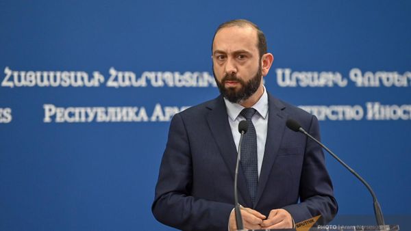 Министр иностранных дел Армении Арарат Мирзоян на совместной пресс-конференции с иранским коллегой по итогам встречи (27 декабря 2023). Еревaн - Sputnik Армения