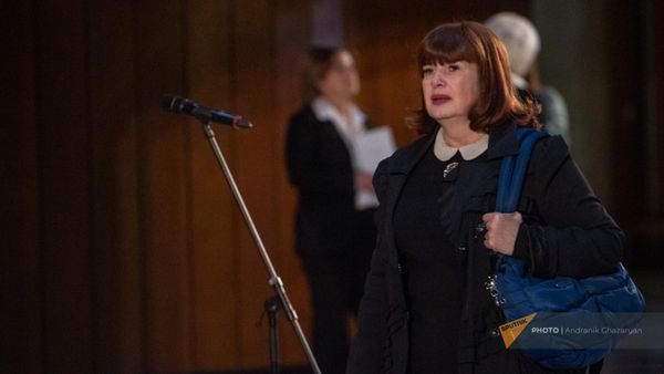 Директор Русского драмтеатра имени Станиславского в Ереване Марианна Мхитарян на выставке образцов декораций Александринского театра (9 ноября 2023). Еревaн - Sputnik Армения