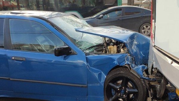 Երևանի Խանջյան փողոցում BMW-ն բախվել է թիվ 74 երթուղու ավտոբուսին - Sputnik Արմենիա