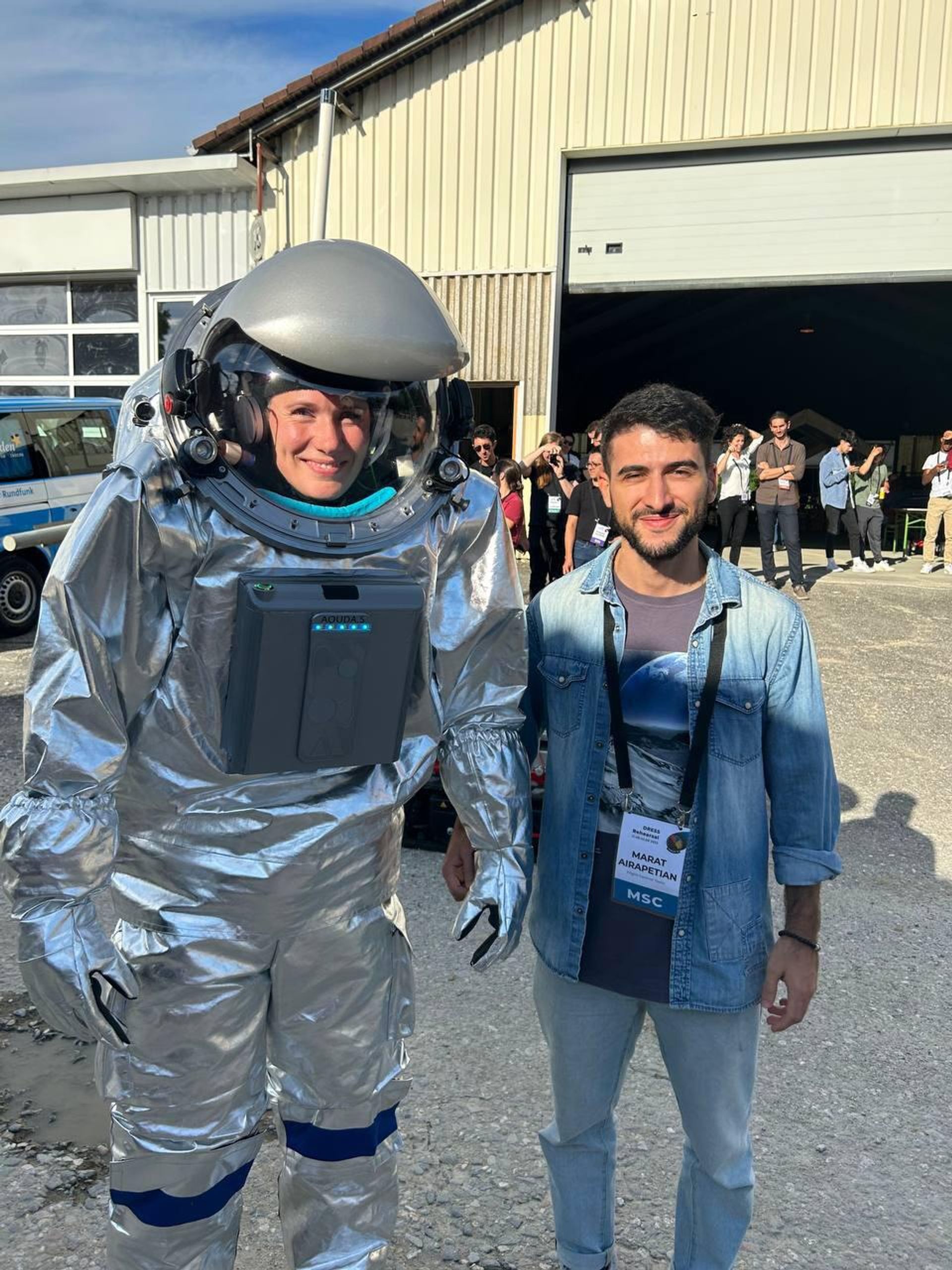 Участник проекта Hayasat-1 Марат Айрапетян и командир учебного марсианского отряда астронавтов Австрийского космического форума Аника Мехлис - Sputnik Արմենիա, 1920, 31.12.2023