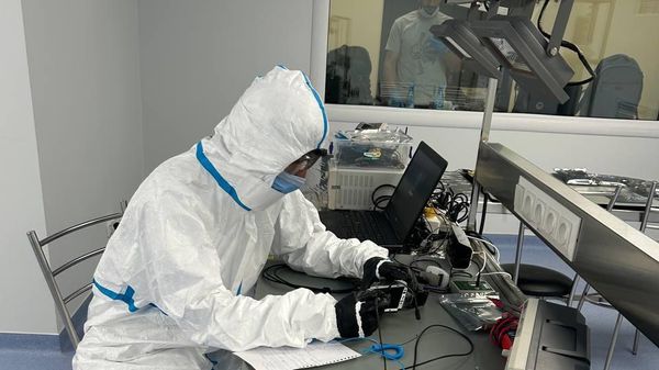 Лабораторная сборка космического спутника Hayasat-1 в Армении - Sputnik Армения
