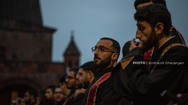 Рождественский Чрагалуйц в церкви Сурб Гаяне (5 января 2024). Эчмиадзин - Sputnik Армения