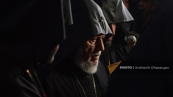 Католикос Гарегин II на Рождественском Чрагалуйце в церкви Сурб Гаяне (5 января 2024). Эчмиадзин - Sputnik Армения