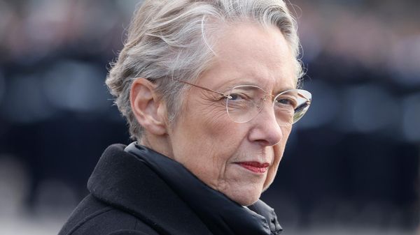 Премьер-министр Франции Элизабет Борн на церемонии 105-й годовщины перемирия Первой мировой войны у Триумфальной арки (11 ноября 2023). Париж - Sputnik Армения