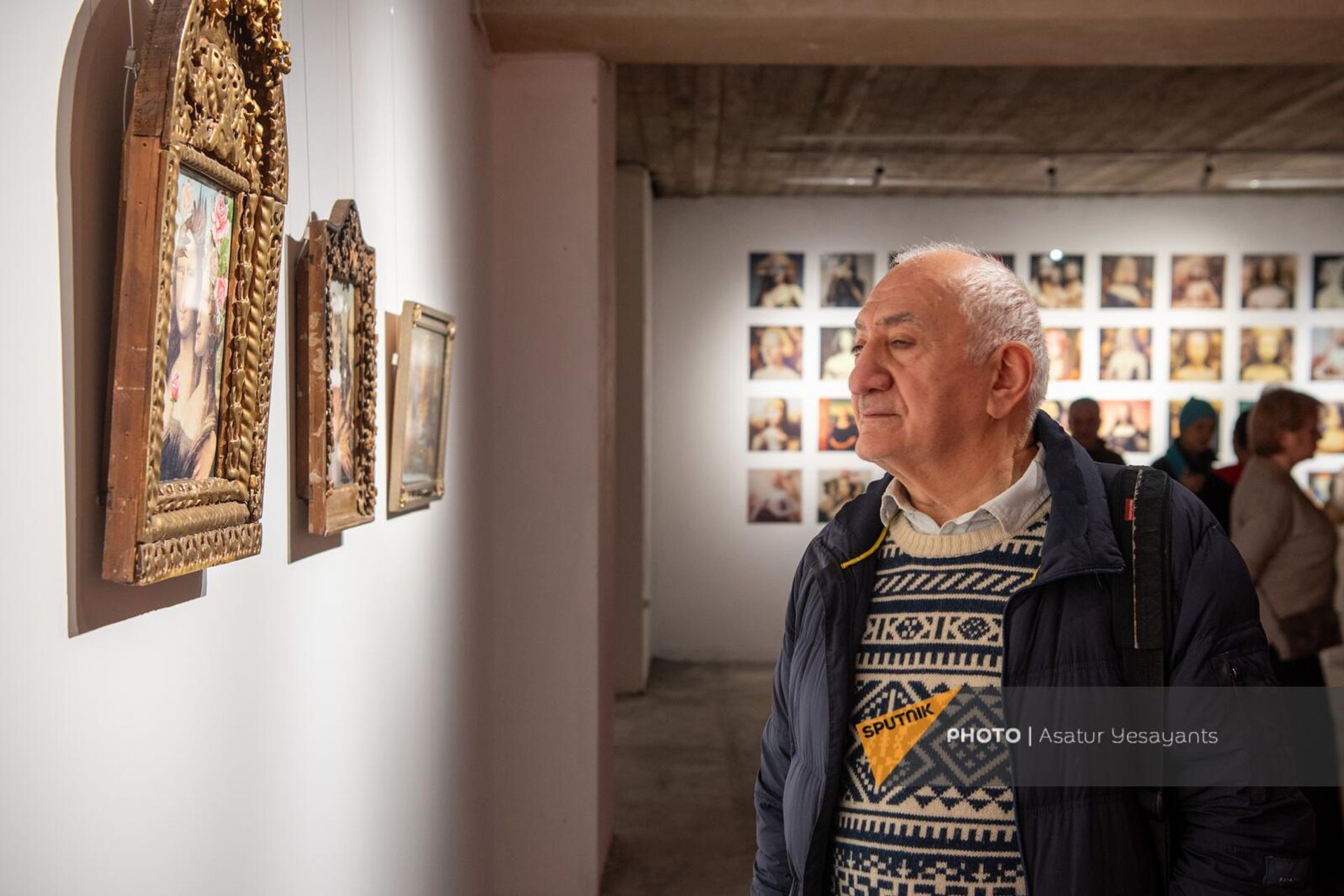 Грузинский фотограф, биограф Параджанова тбилисского периода Юрий Мечитов на открытии памятника на открытии памятника Сергея Параджанова в Доме кино (9 января 2024). Еревaн - Sputnik Армения, 1920, 09.01.2024