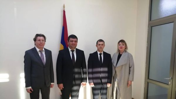 Встреча мэра Капана Геворка Парсяна с руководителем передовой группы МИД России по открытию Генерального консульства России в Капане С.Чащихиным (9 января 2024). Сюник - Sputnik Армения