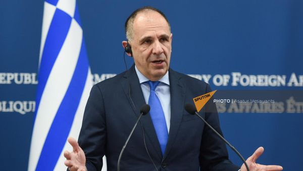 Глава МИД Греции Йоргос Герапетритис на пресс-конференции с  Араратом Мирзояном по итогам встречи (10 января 2024). Еревaн - Sputnik Армения