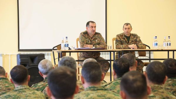 Первый заместитель министра обороны, начальник ГШ ВС РА, генерал-лейтенант Эдвард Асрян встретился с офицерским составом воинских частей (10 января 2023) - Sputnik Армения
