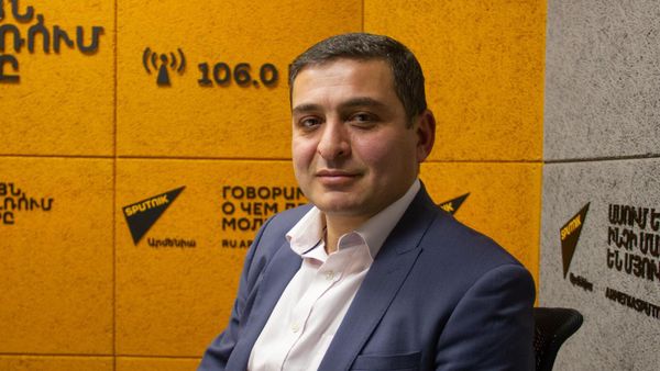 Միջազգայնագետ Մենուա Սողոմոնյանն է Արման Աբովյանի զրուցակիցը - Sputnik Արմենիա