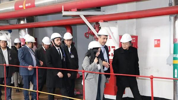 Չինաստանի Ժողովրդական Հանրապետության Արտակարգ և լիազոր դեսպան Ֆան Յունի գլխավորած պատվիրակությունը ՀԱԷԿ–ում - Sputnik Արմենիա
