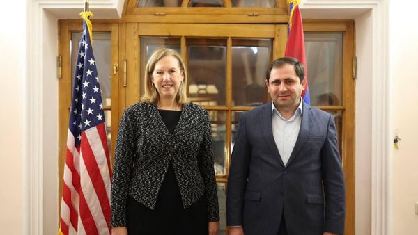 Министр обороны Сурен Папикян провел рабочий ужин с послом США в Армении Кристиной Куинн (18 января 2024). Еревaн - Sputnik Армения
